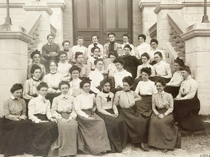 Unfortunately, there are no remaining images of the graduating class of 1899 in the Freel Library Collection.