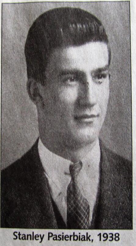 Class photo of Stan Pasierbiak in 1938.